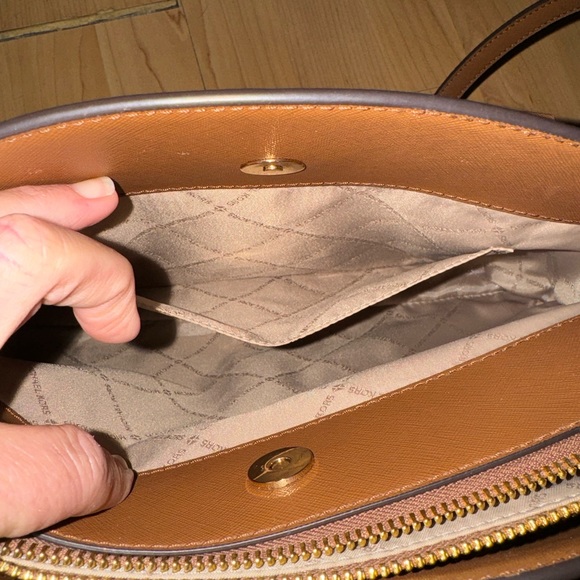 Michael Kors purse - Picture 6 of 6